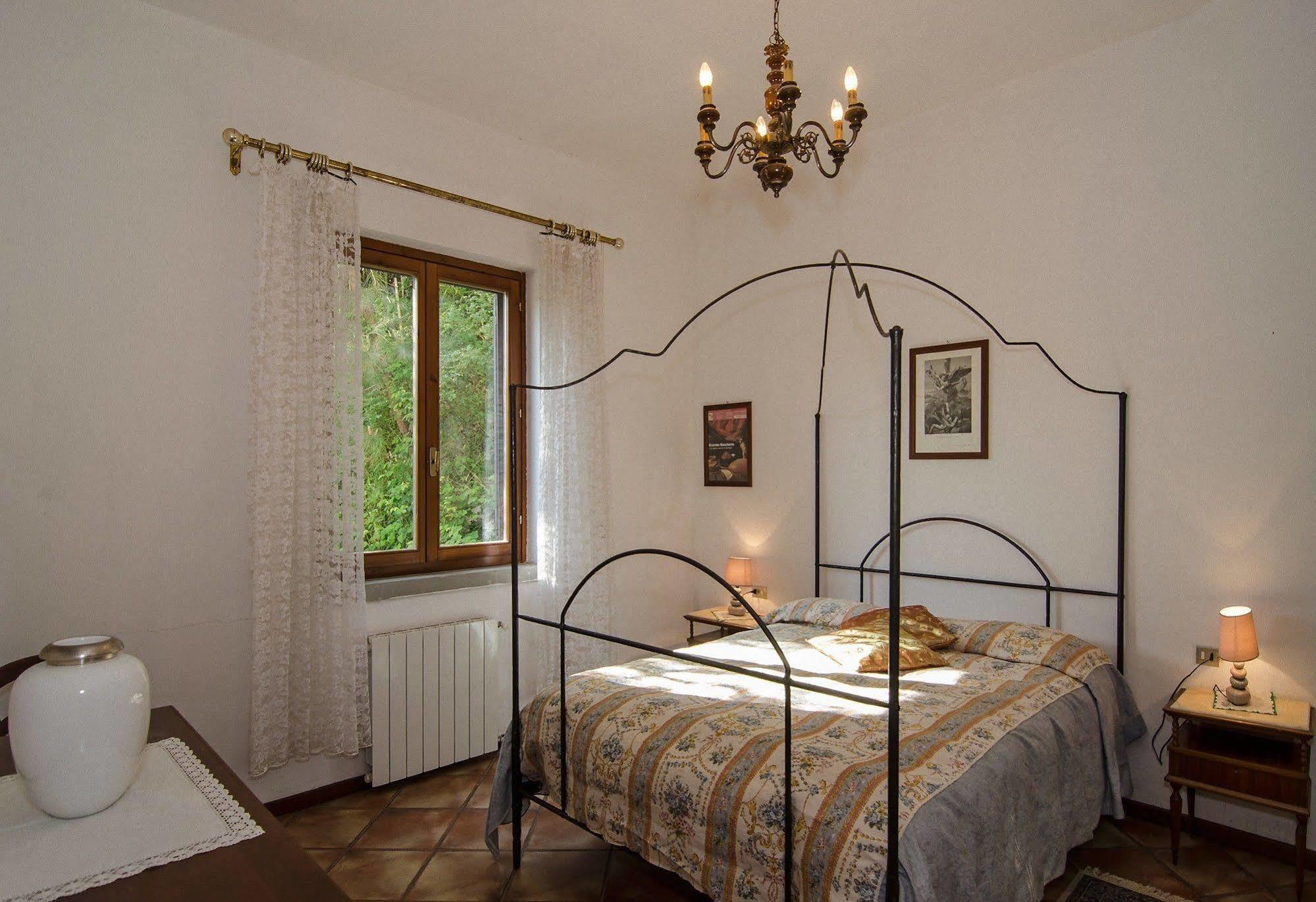 Podere"Sulle Soglie Del Bosco" Appartament And Rooms Pescia Exterior photo